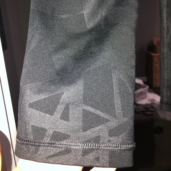 Black capri workout leggings - Picture 3 of 6